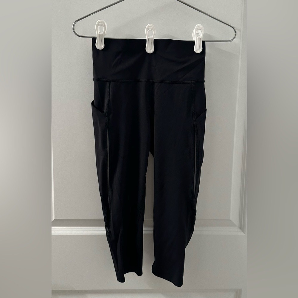 Lululemon Black High Rise Crop Leggings Pockets Mesh Detail Size 4